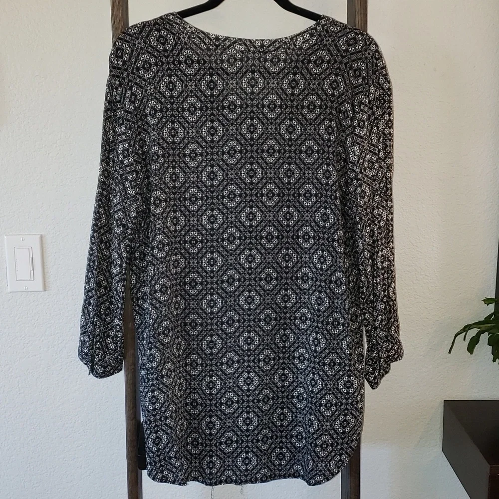 3/$12 Blouse Tunic V Neck Button Down Black Grey White XL-runs small - Picture 8 of 13